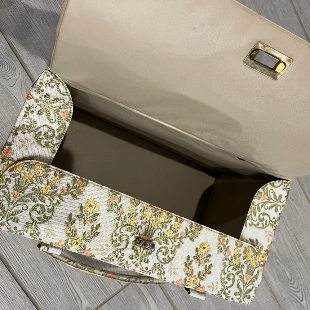 1960s Vinyl Tapestry Look Train Case Green orange and cream floral print - Picture 13 of 17